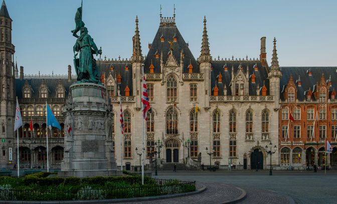 Het provinciale hof